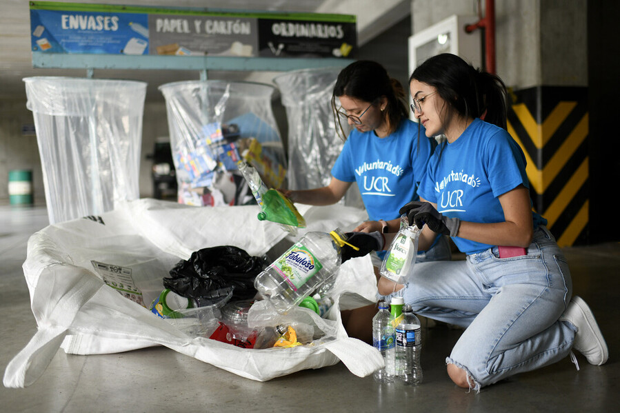 La UGA con colaboración de personas voluntarias realiza dos veces al año campañas de recolección de residuos valorizables Fuente: UCR